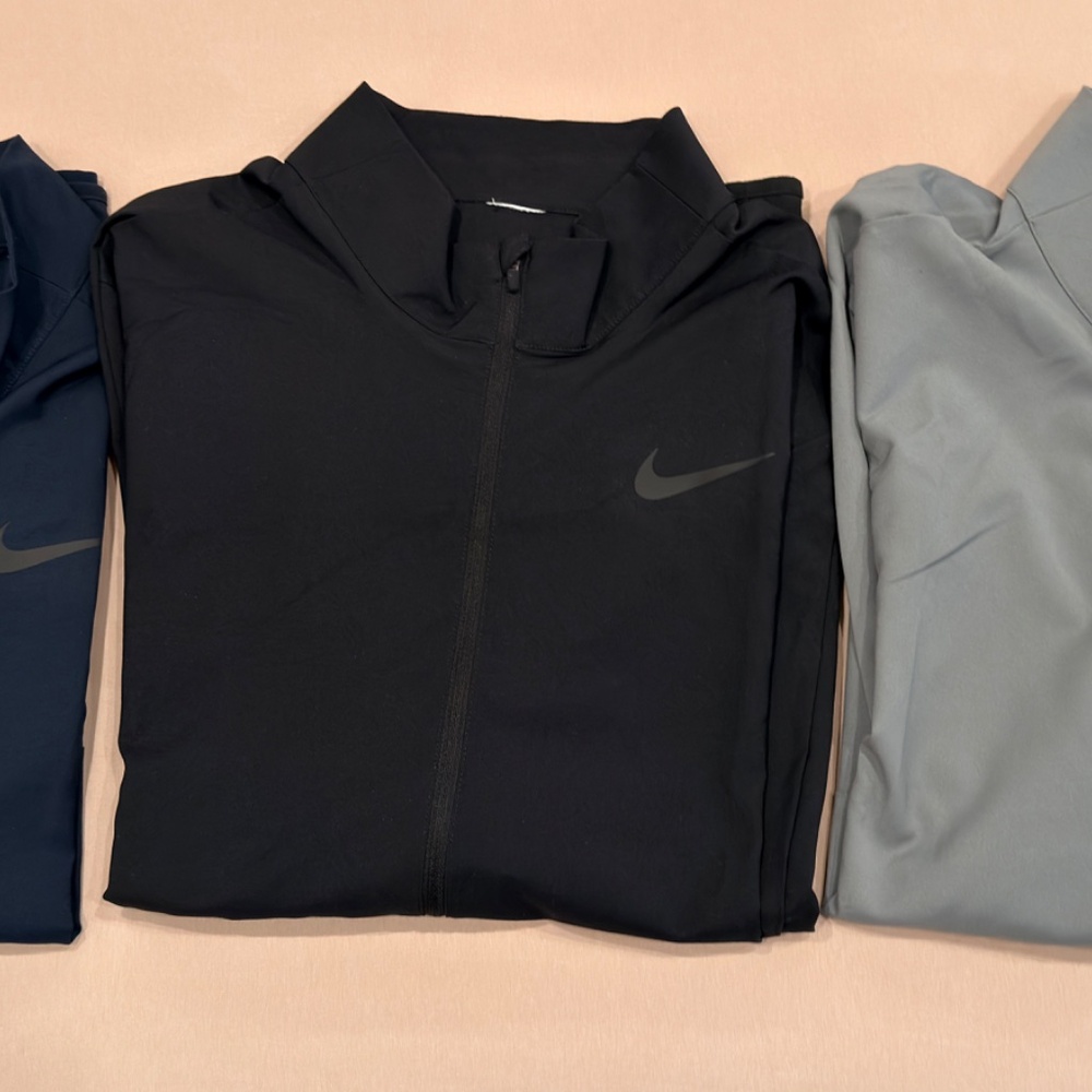 Nike Collection of (3) Light Golf Jackets in XXL Black, Blue, Grey - Picture 6 of 6